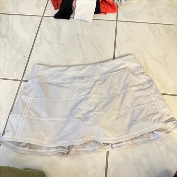 White lululemon skirt - Picture 3 of 3